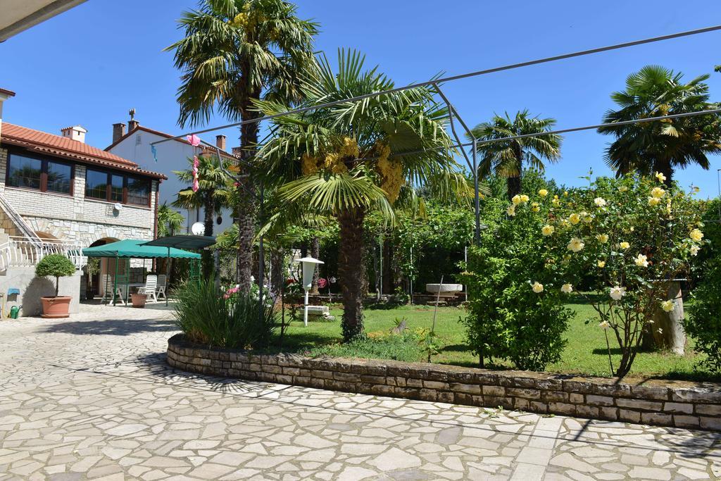 Apartments Nela Poreč Exterior foto